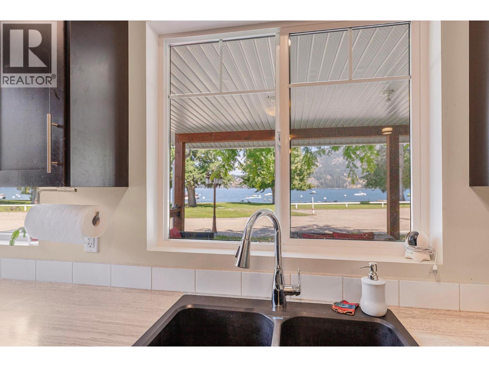 42 Lakeshore Drive, Vernon