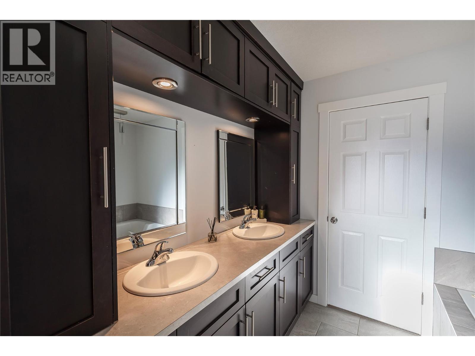 42 Lakeshore Drive, Vernon