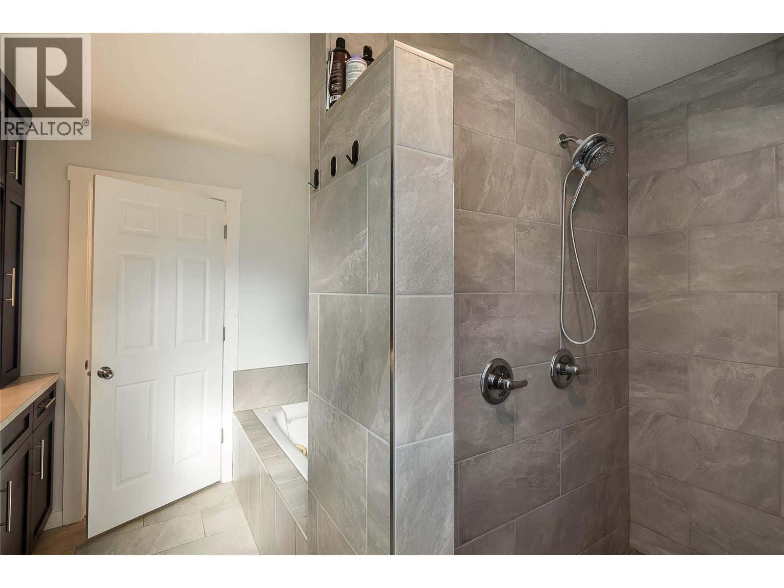 42 Lakeshore Drive, Vernon