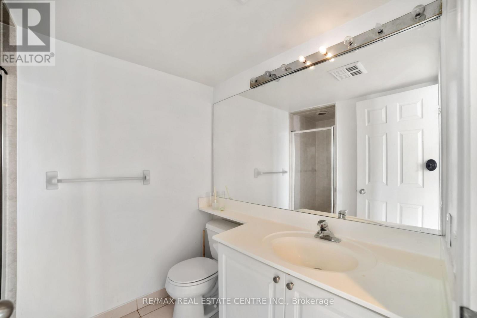 #1605 30 HARRISON GARDEN BOULEVARD - 28
