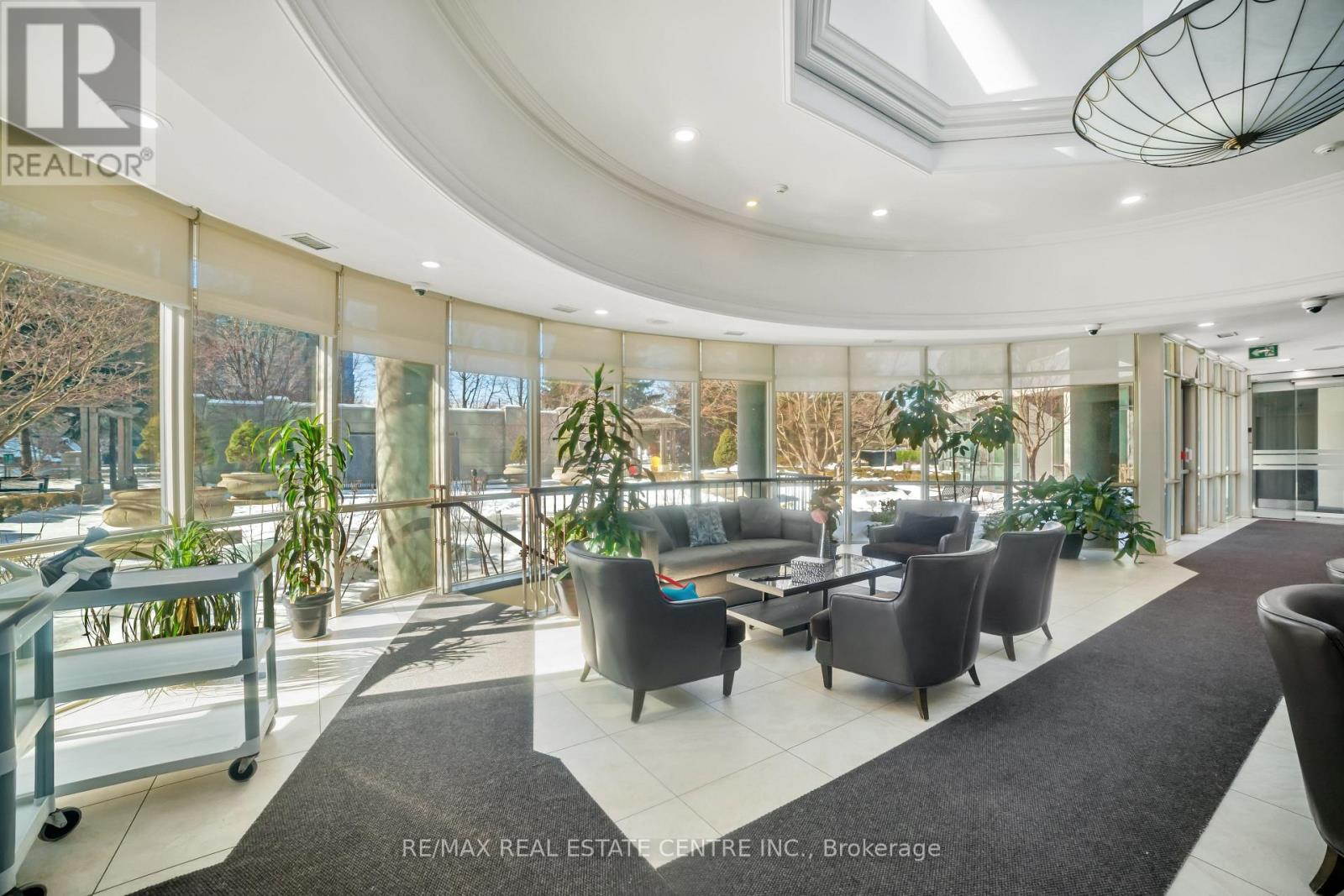 #1605 30 HARRISON GARDEN BOULEVARD - 32