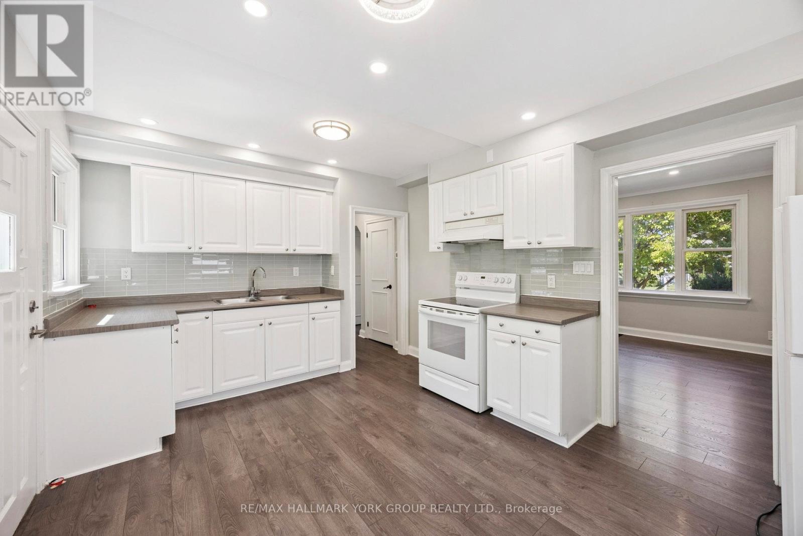 207 MAPLEHURST AVENUE - Photo 3 of 15, Toronto (Willowdale East), Ontario