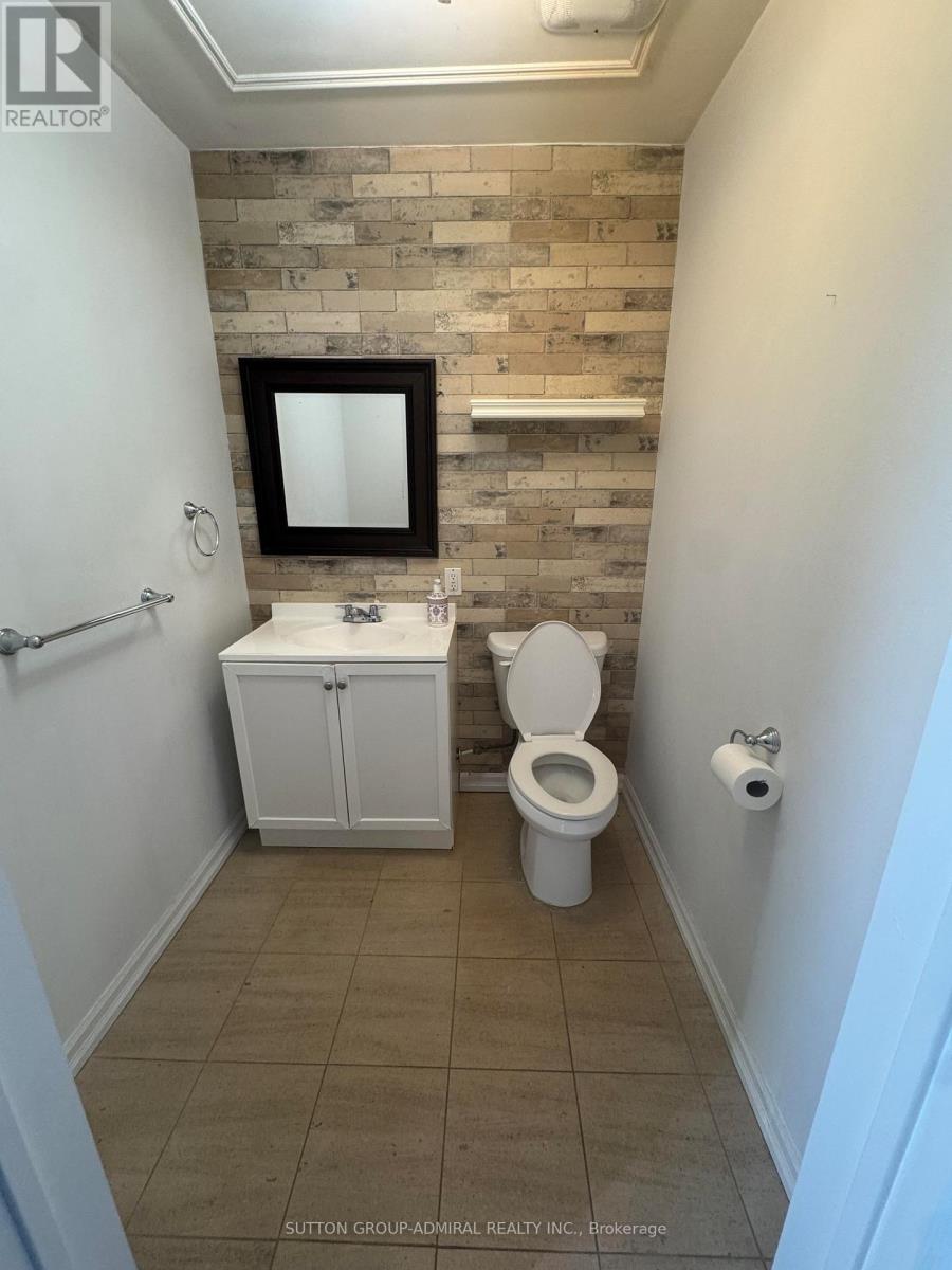 MAIN FLR - 12 CAINES AVENUE - Photo 3 of 10, Toronto (Newtonbrook West), Ontario