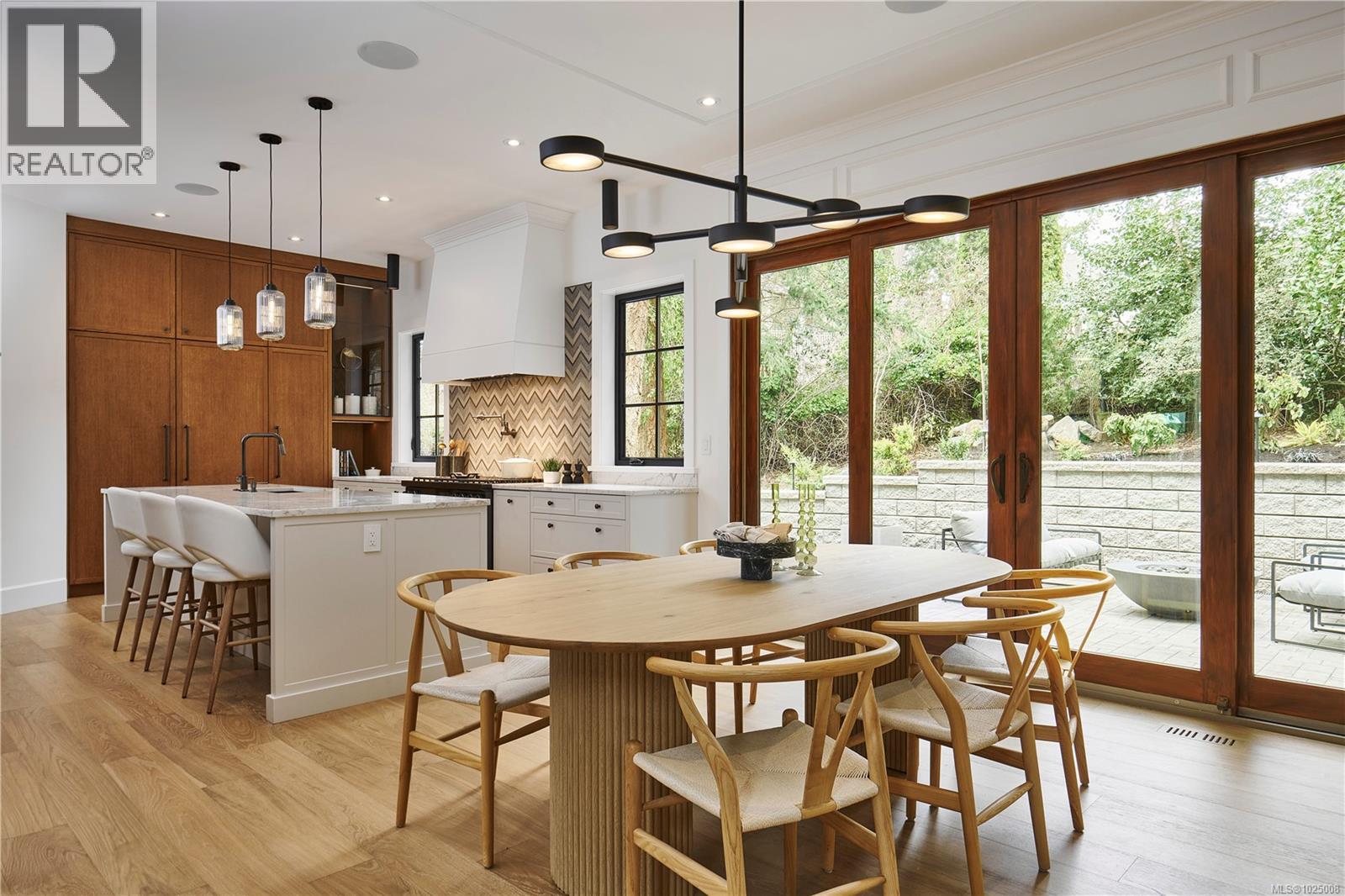 3915 Woodlands Pl, Saanich