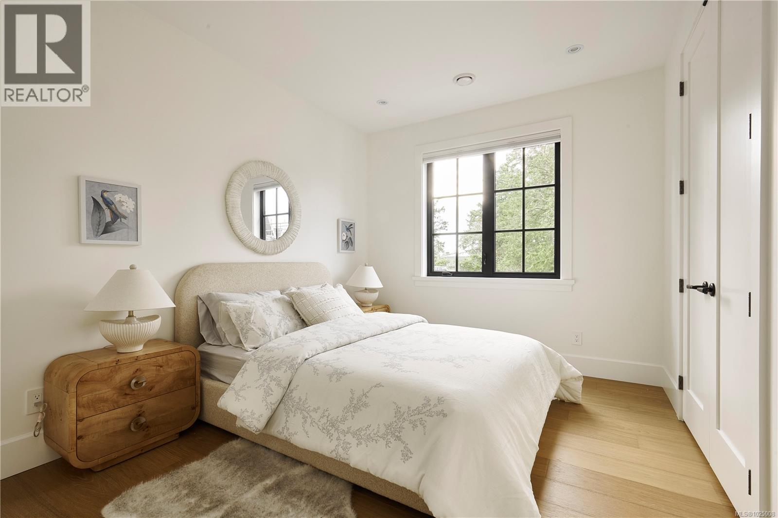 3915 Woodlands Pl, Saanich