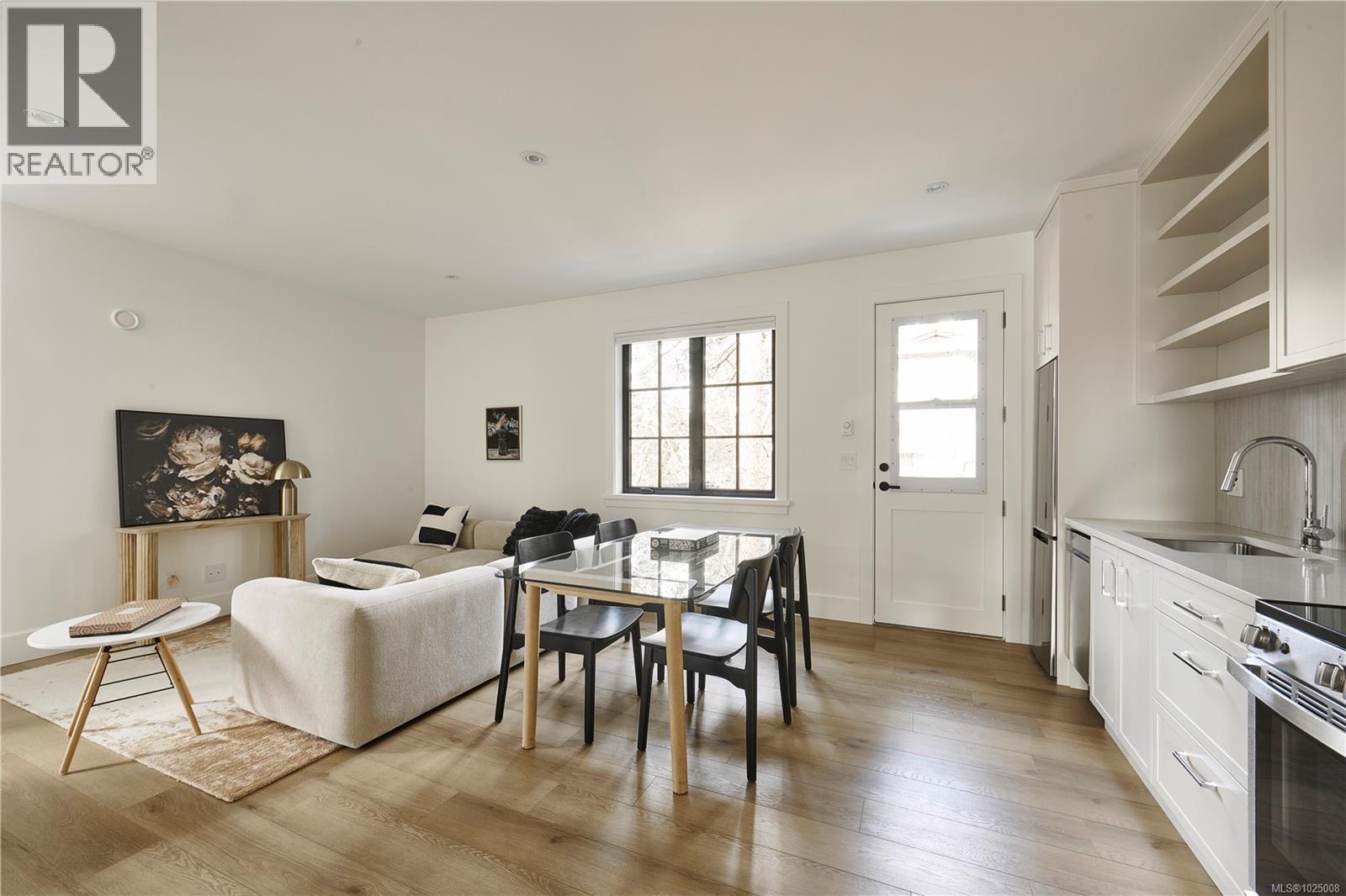 3915 Woodlands Pl, Saanich