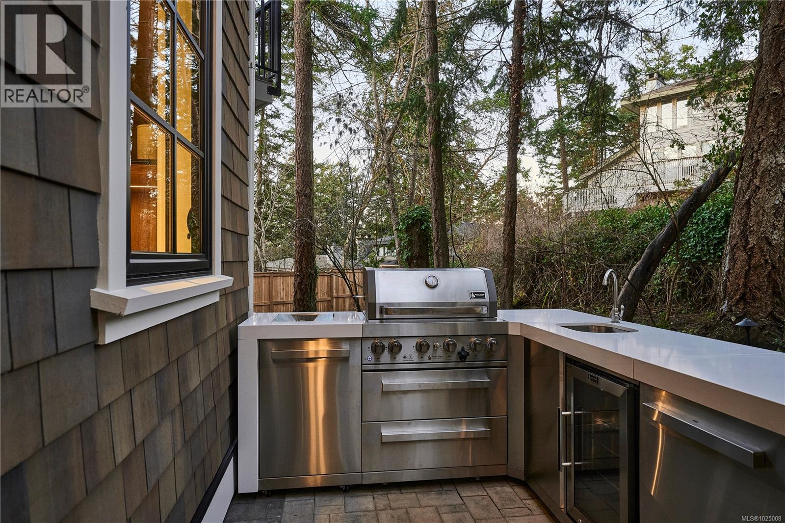 3915 Woodlands Pl, Saanich