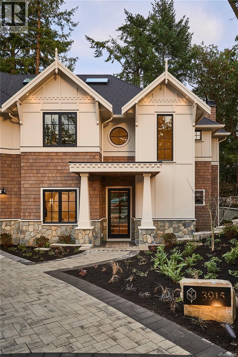 3915 Woodlands Pl, Saanich