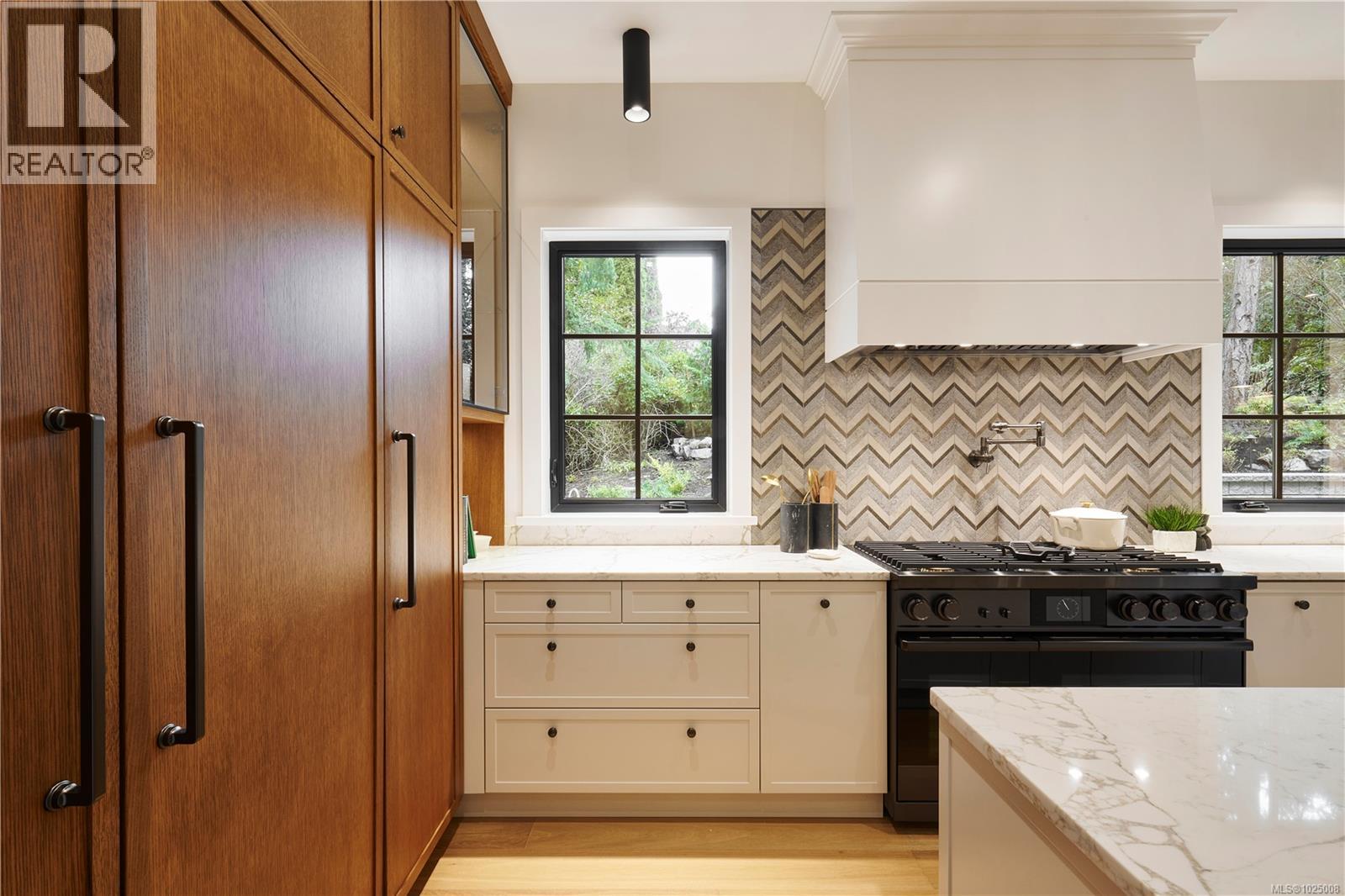 3915 Woodlands Pl, Saanich