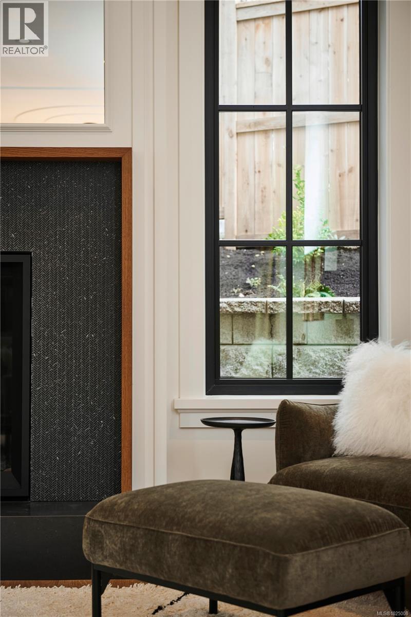 3915 Woodlands Pl, Saanich