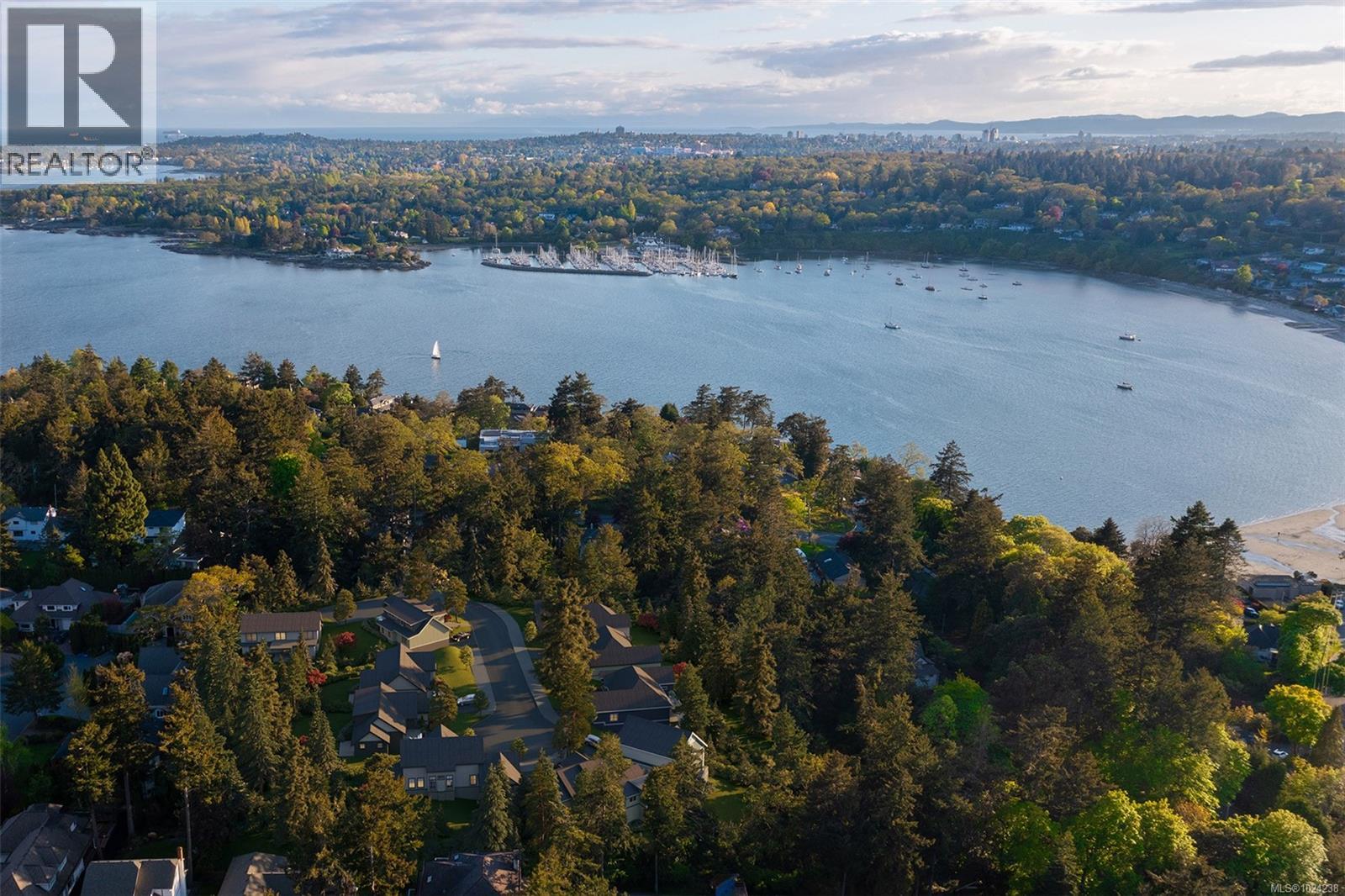  3908 Woodlands Place, Saanich