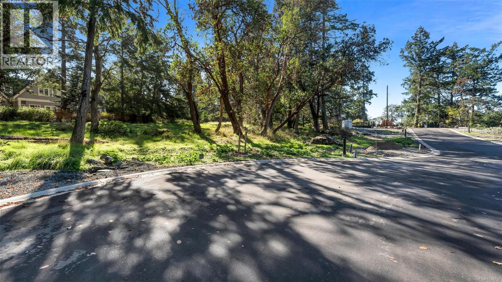  3908 Woodlands Place, Saanich