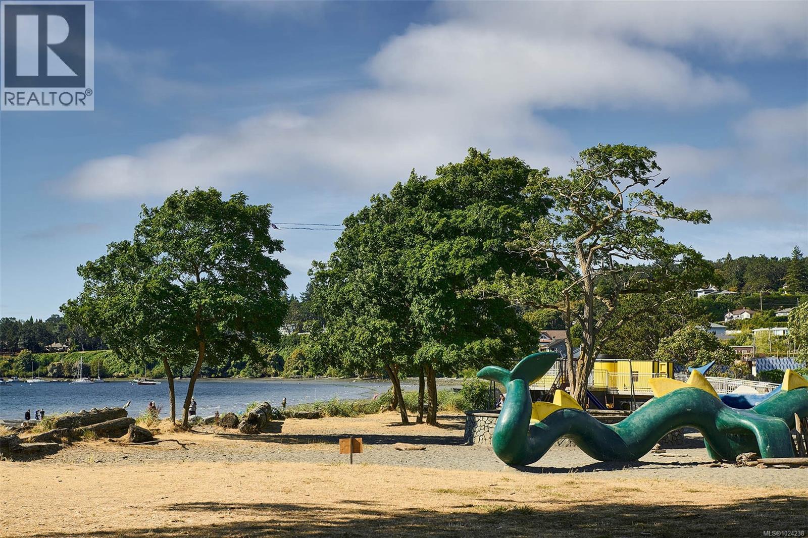  3908 Woodlands Place, Saanich