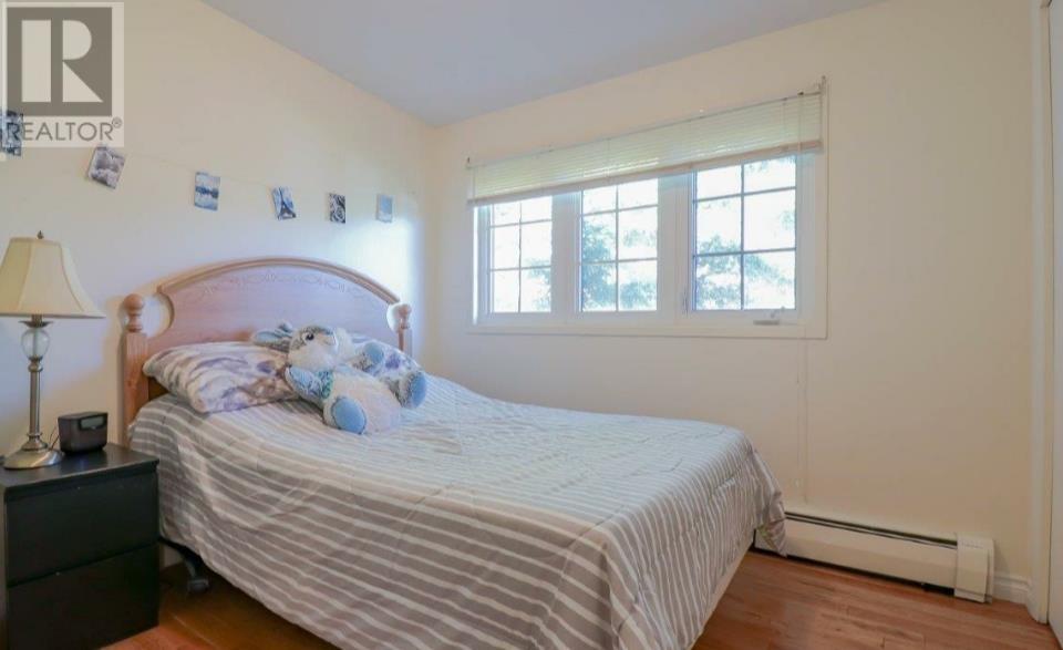 46 Saunders Avenue - 12