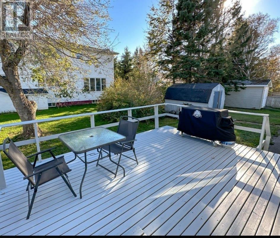 46 Saunders Avenue - 16