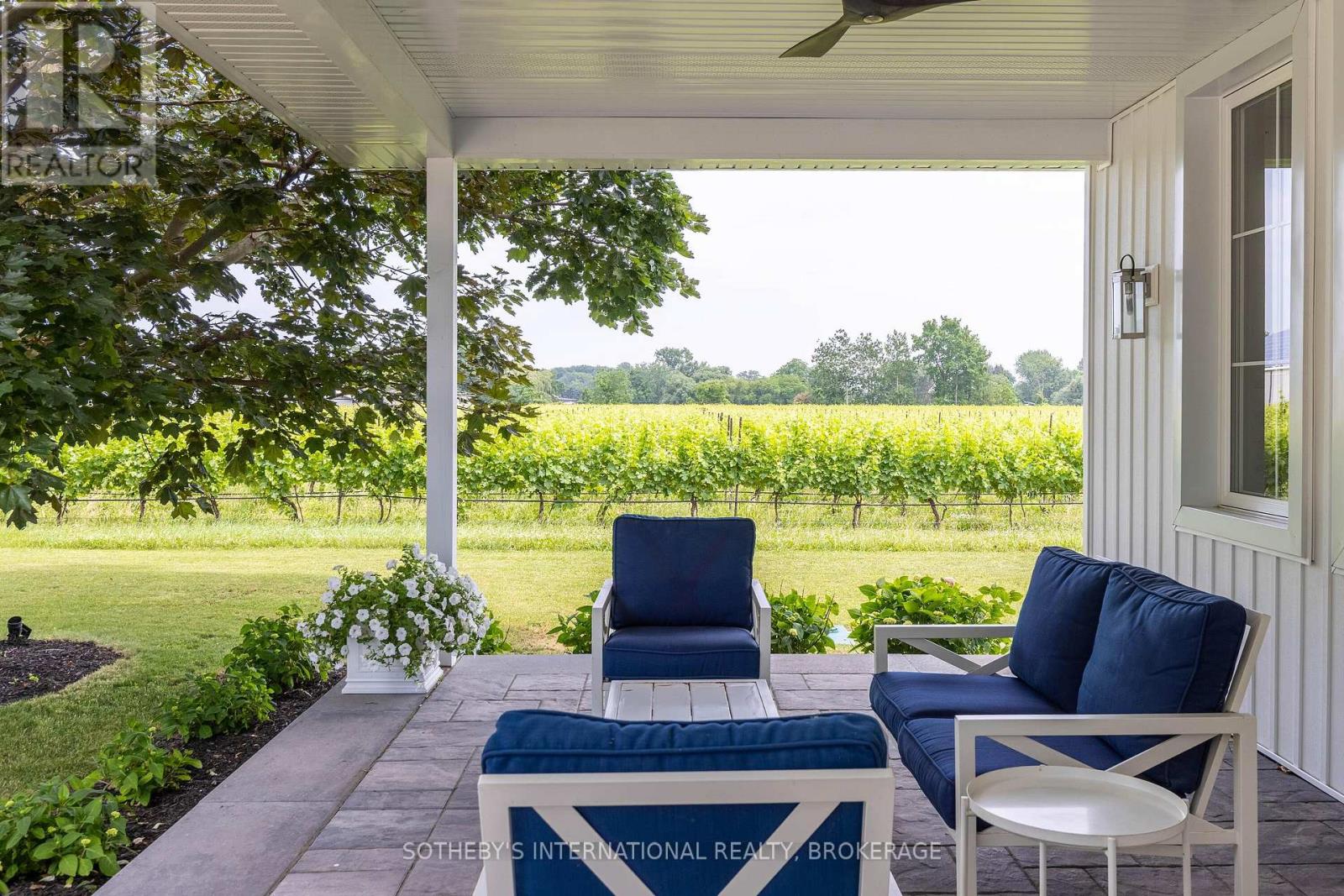 1219 Lakeshore photo 4