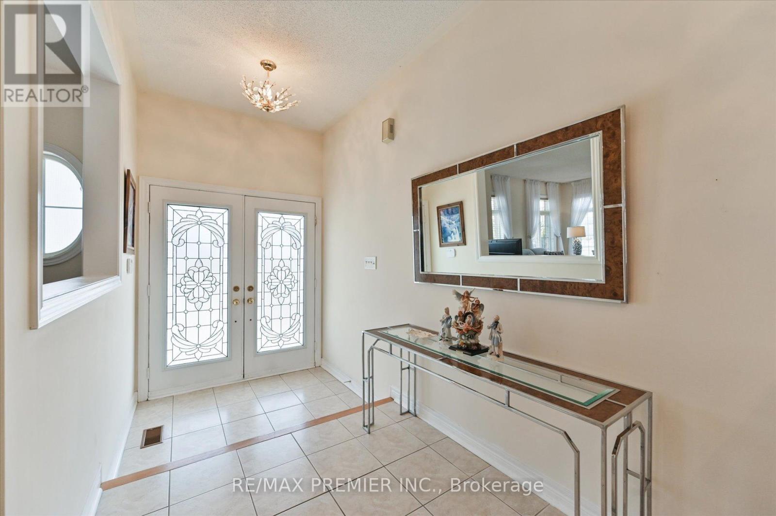 10 LEPARC ROAD - Photo 3 of 36, Brampton (Vales of Castlemore North), Ontario