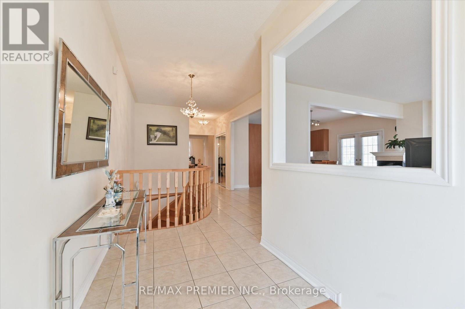 10 LEPARC ROAD - Photo 4 of 36, Brampton (Vales of Castlemore North), Ontario