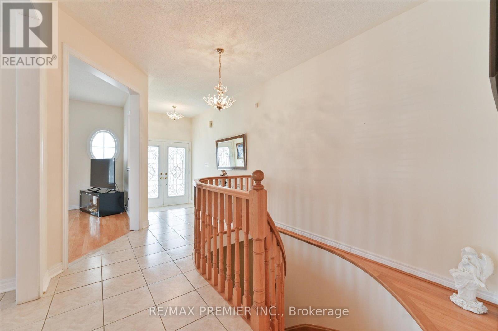 10 LEPARC ROAD - Photo 5 of 36, Brampton (Vales of Castlemore North), Ontario