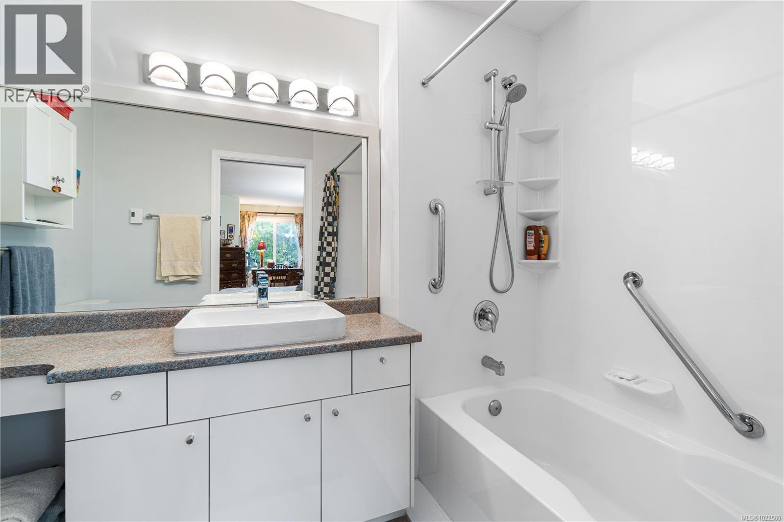 102 320 Selby St, Nanaimo