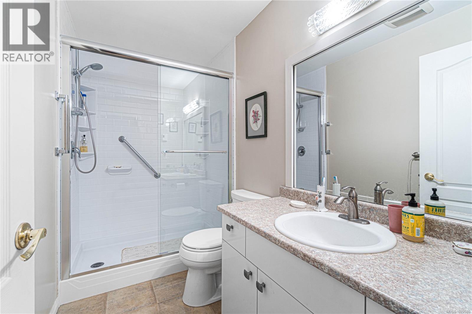 102 320 Selby St, Nanaimo