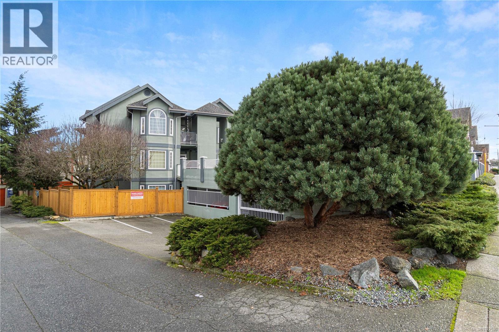 102 320 Selby St, Nanaimo