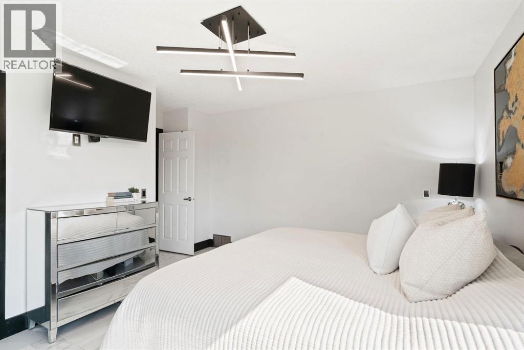 Single Family House 3 Level for Sale in   Street NE Bridgeland/Riverside Calgary 