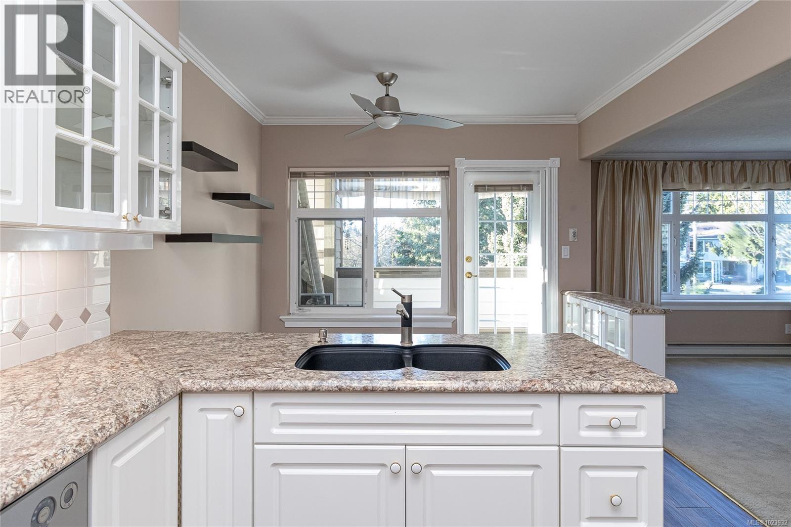 228 4490 Chatterton Way North, Saanich