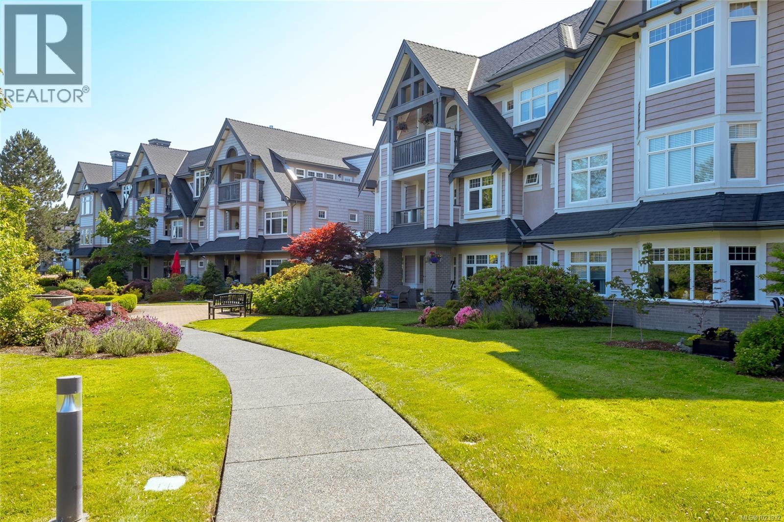 228 4490 Chatterton Way North, Saanich