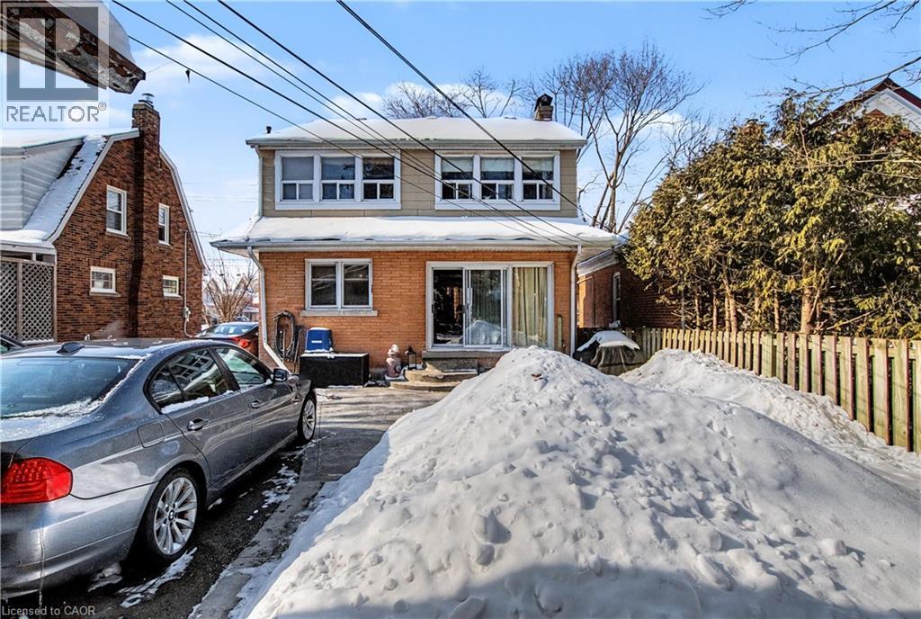 39 HENRY Street - 31