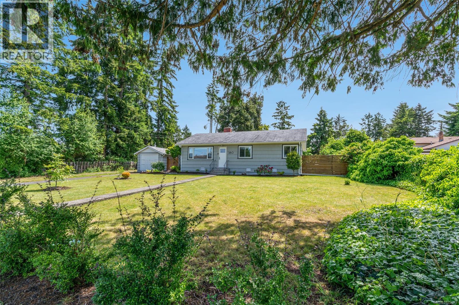 380 Hirst Ave W, Parksville