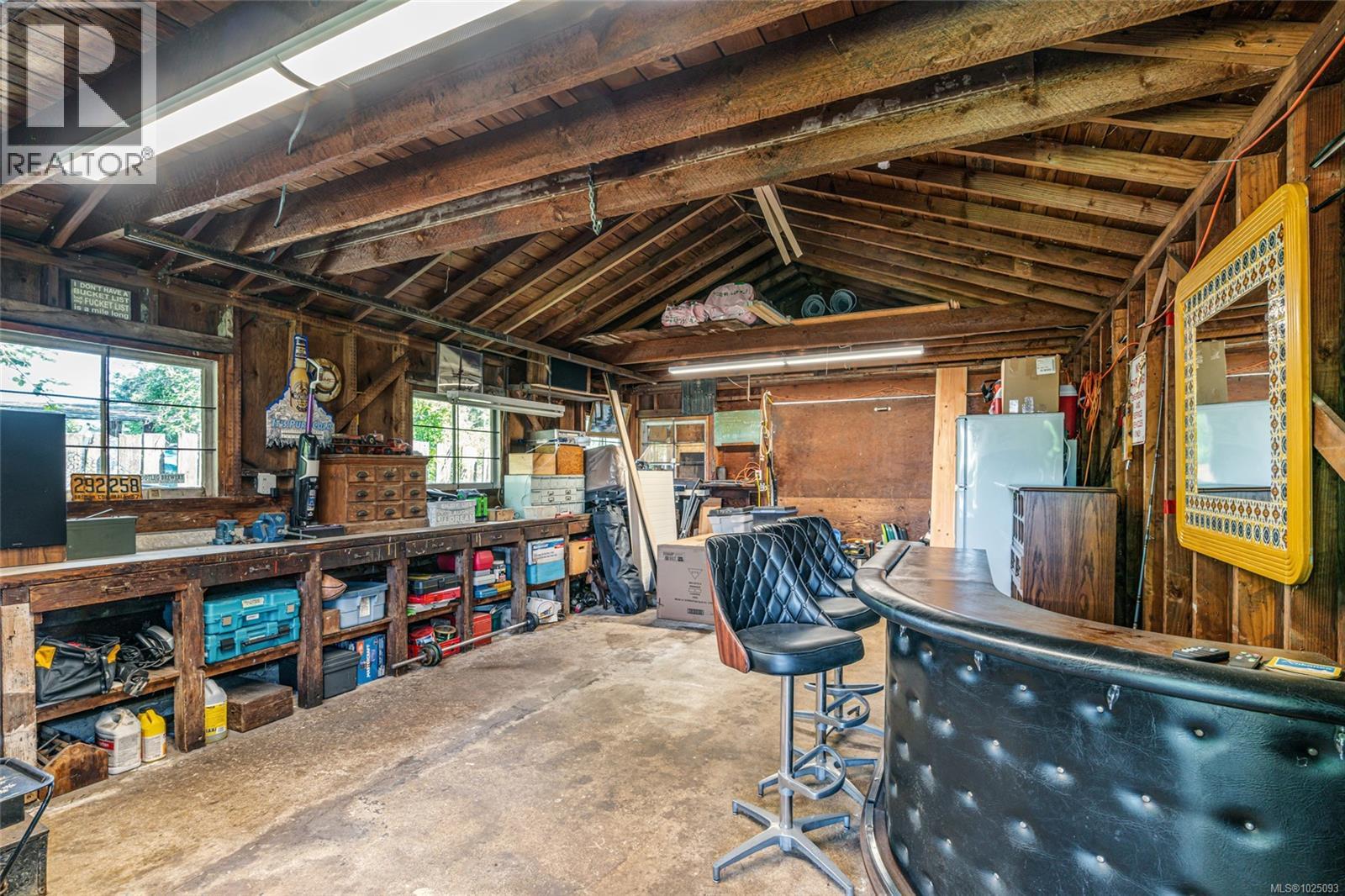 380 Hirst Ave W, Parksville