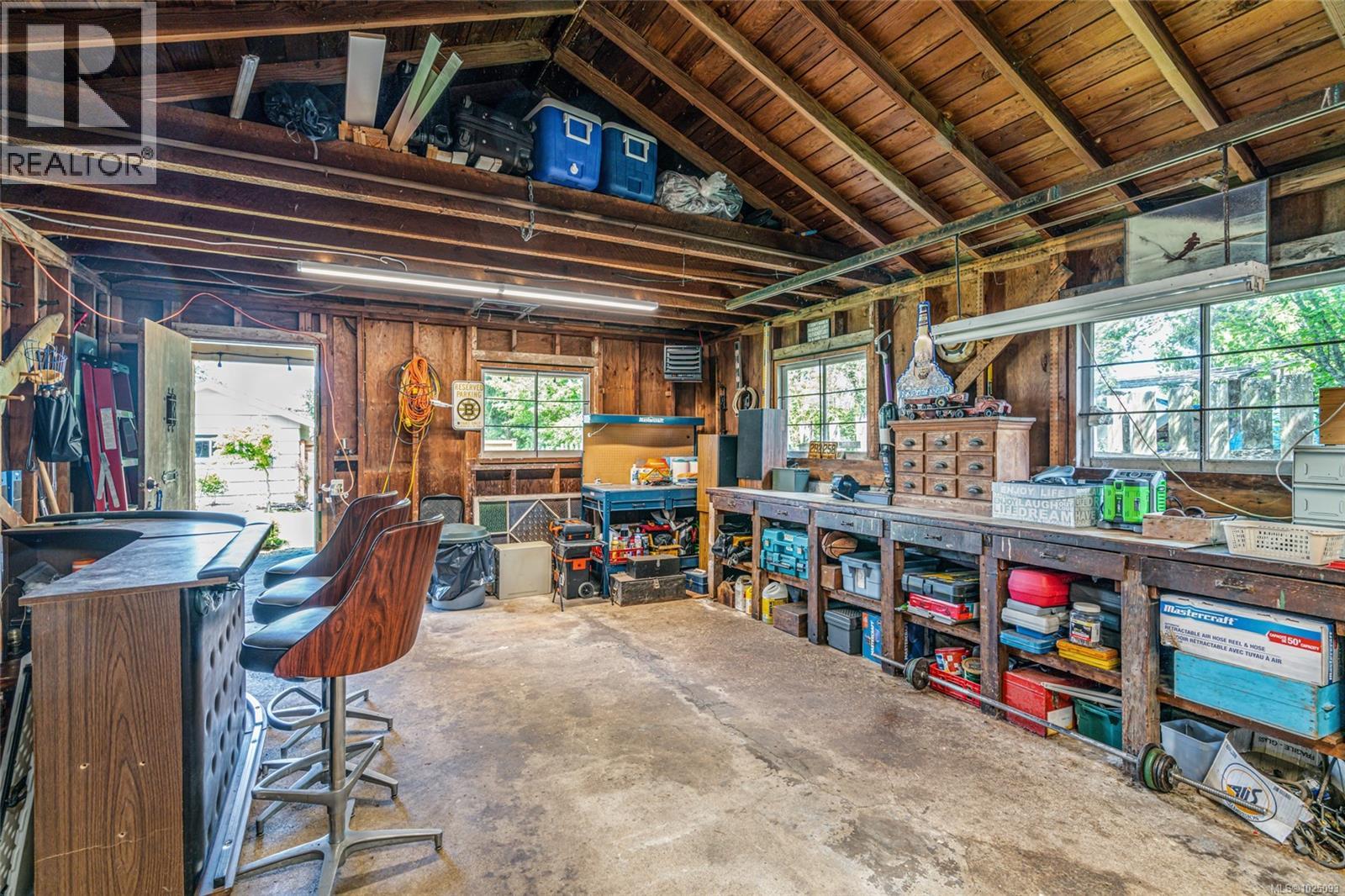 380 Hirst Ave W, Parksville