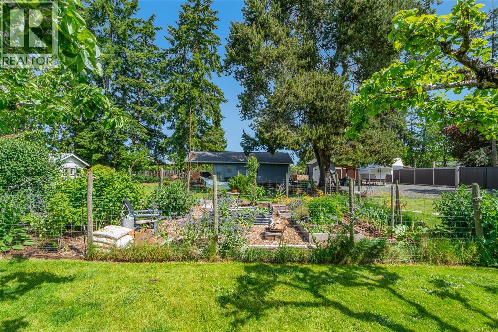 380 Hirst Ave W, Parksville