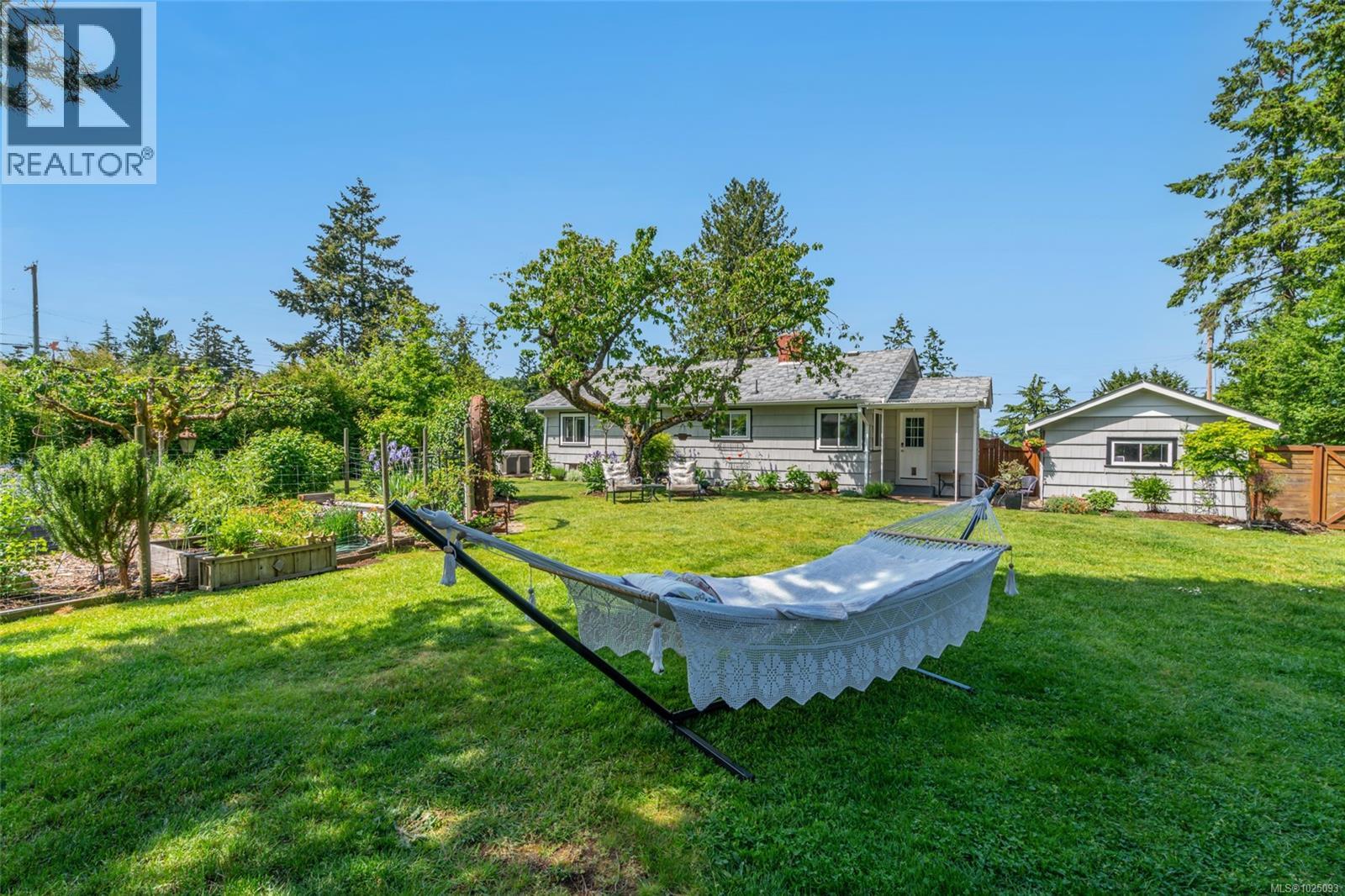 380 Hirst Ave W, Parksville