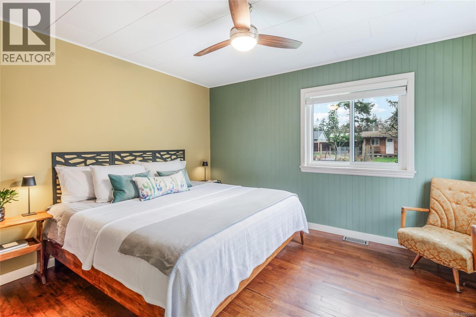 380 Hirst Ave W, Parksville