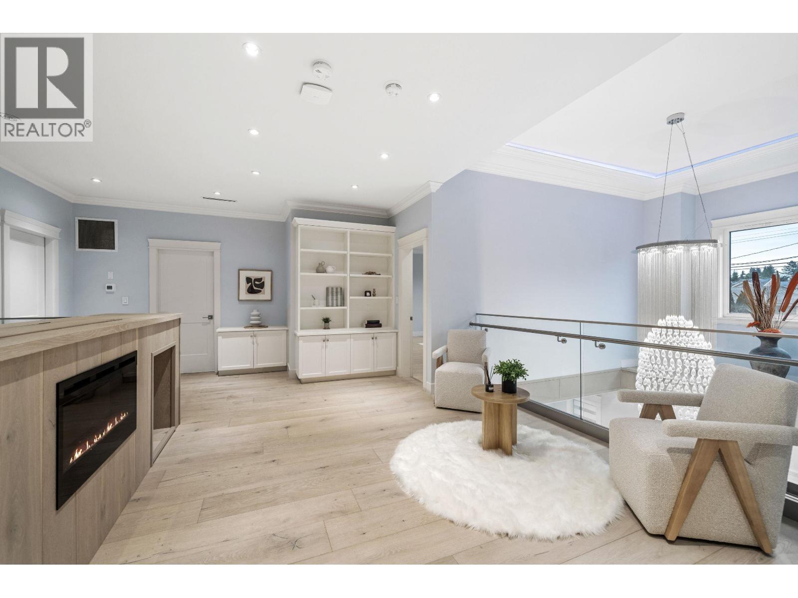 656 BLUE MOUNTAIN STREET, Coquitlam