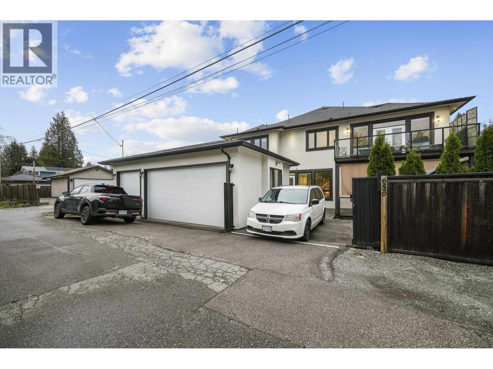 656 BLUE MOUNTAIN STREET, Coquitlam