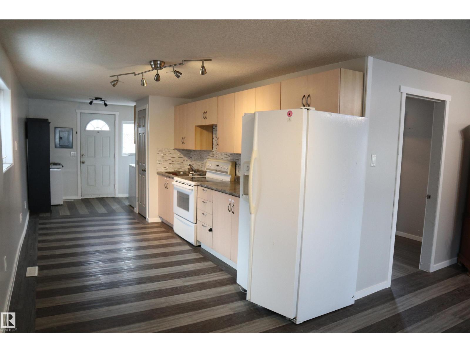 4804 49 ST - Photo 5 of 38, Calmar, Alberta