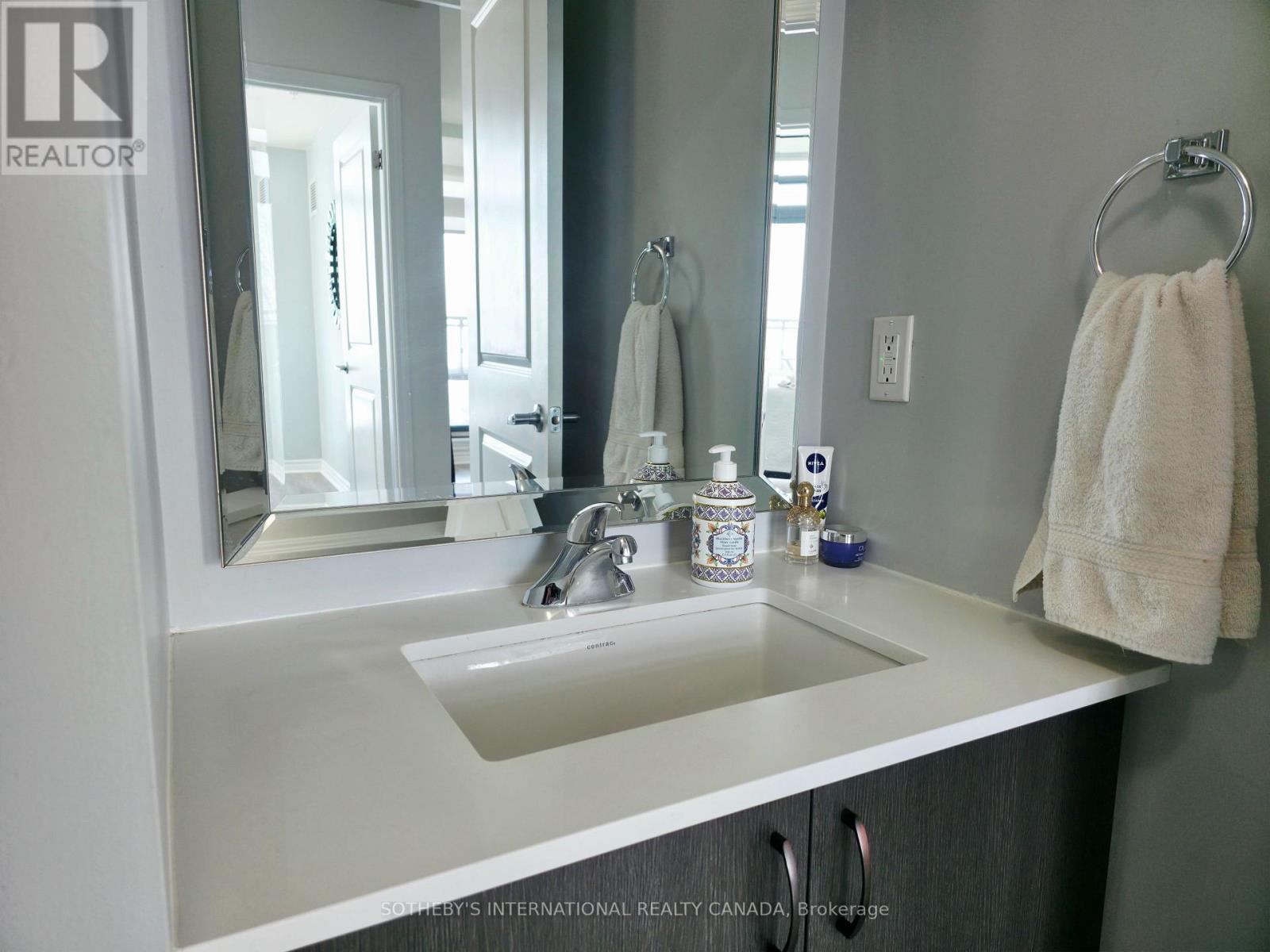 #206 2522 KEELE STREET - 14