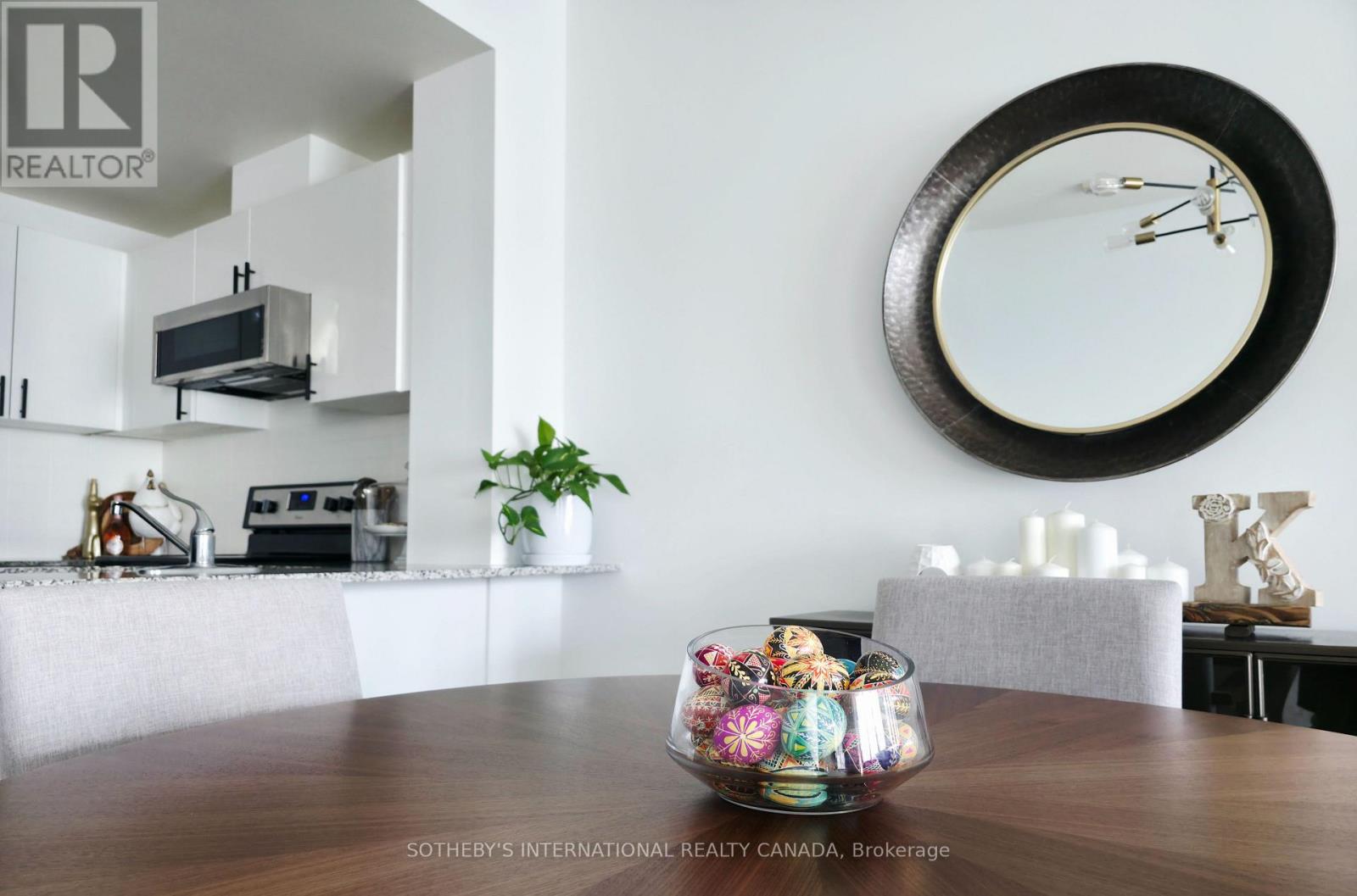 #206 2522 KEELE STREET - 4