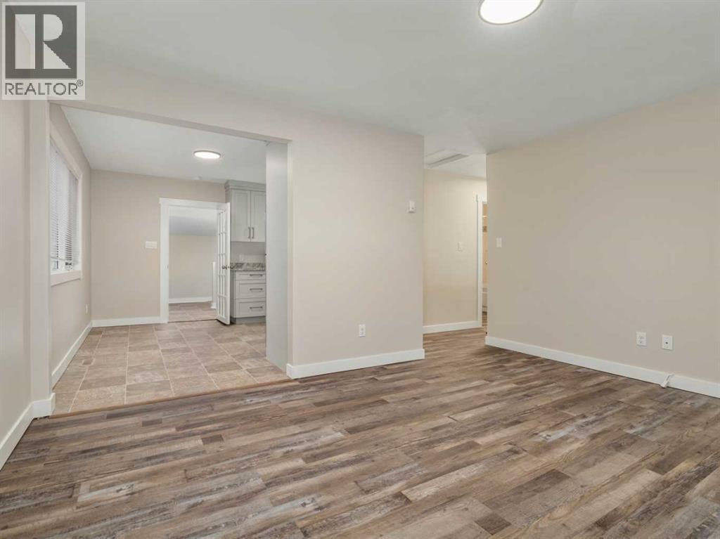 957 12 St S - Photo 5 of 40, Lethbridge, Alberta