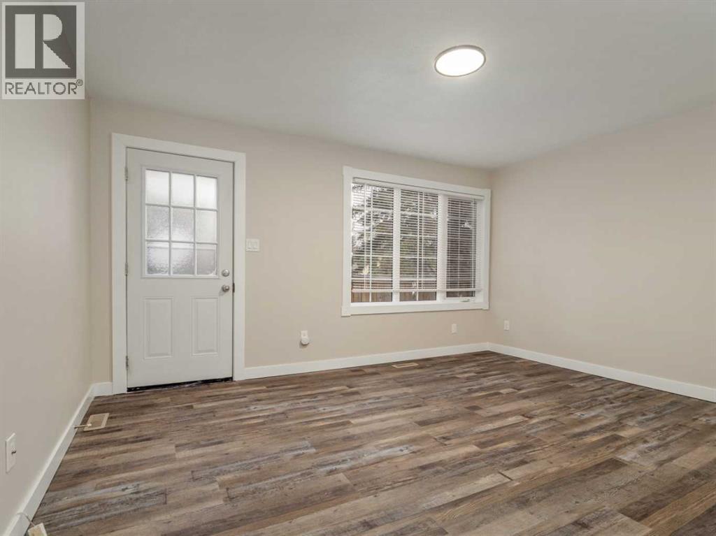 957 12 St S - Photo 3 of 40, Lethbridge, Alberta