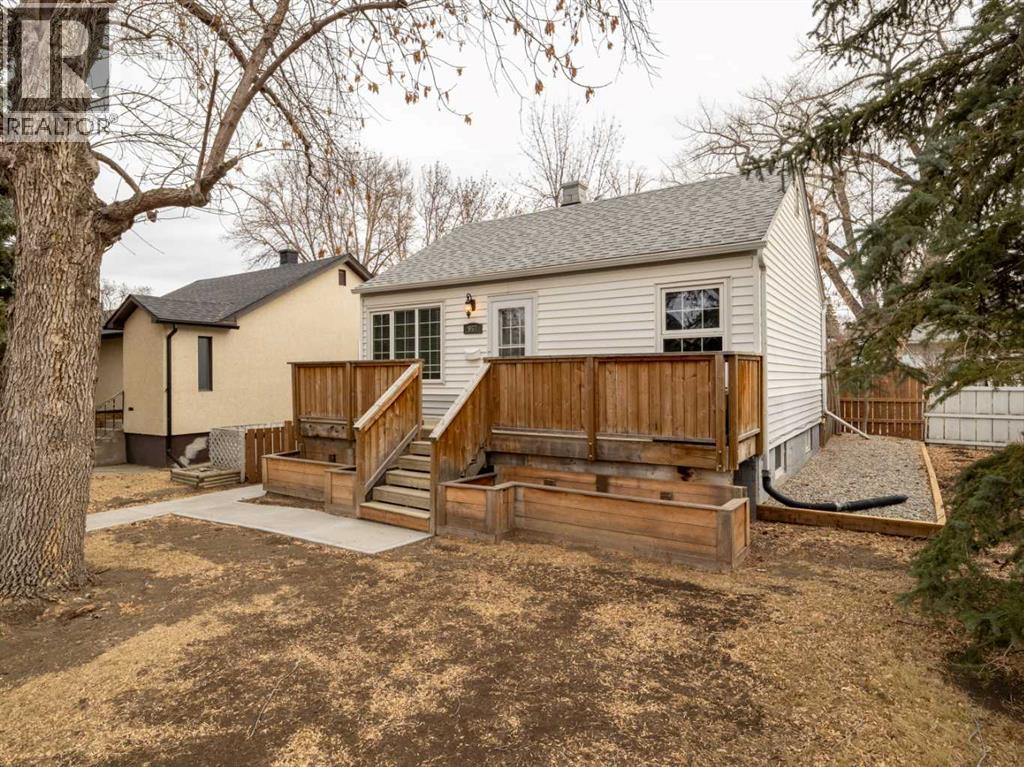 957 12 St S - Photo 2 of 40, Lethbridge, Alberta