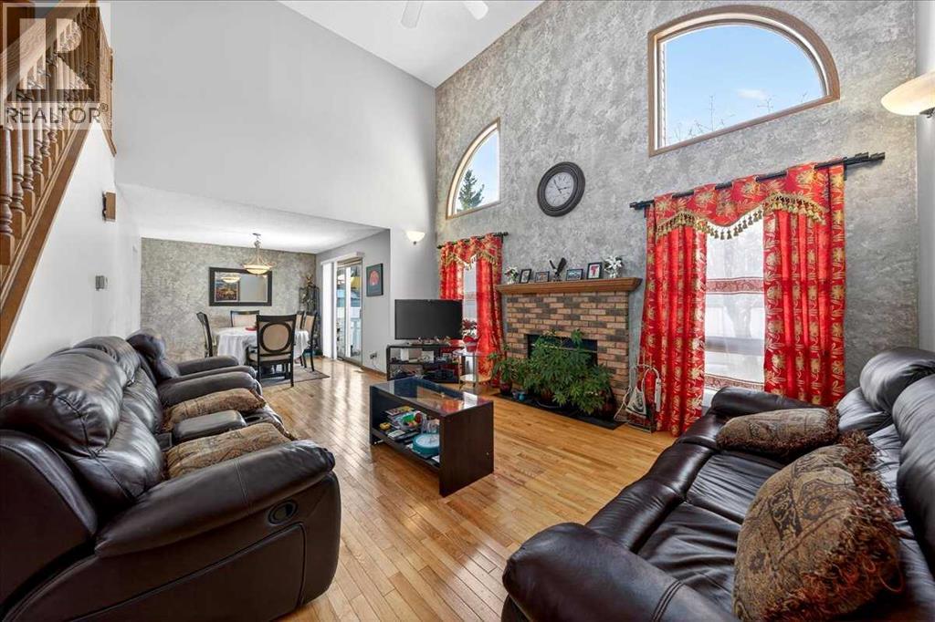 Single Family House for Sale in  Shawinigan Way SW Shawnessy Calgary 