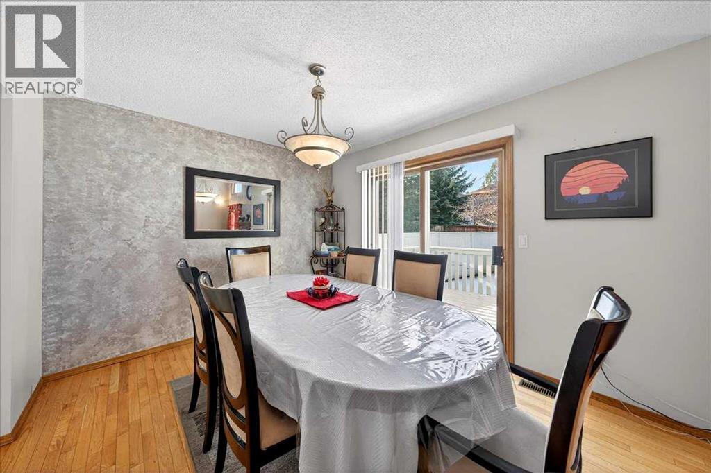 Single Family House for Sale in  Shawinigan Way SW Shawnessy Calgary 