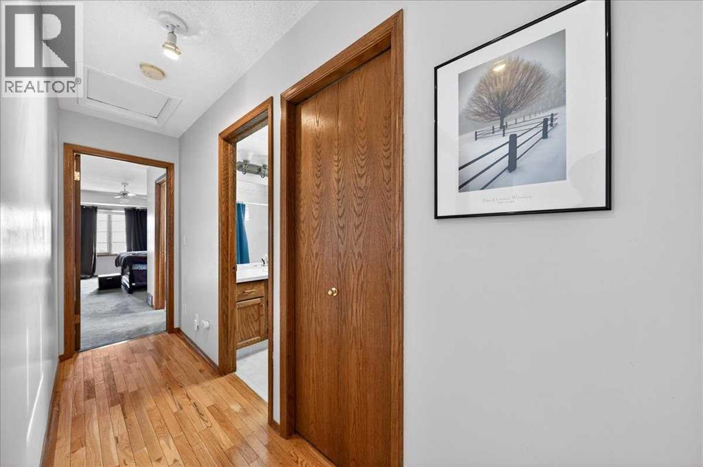 Single Family House for Sale in  Shawinigan Way SW Shawnessy Calgary 