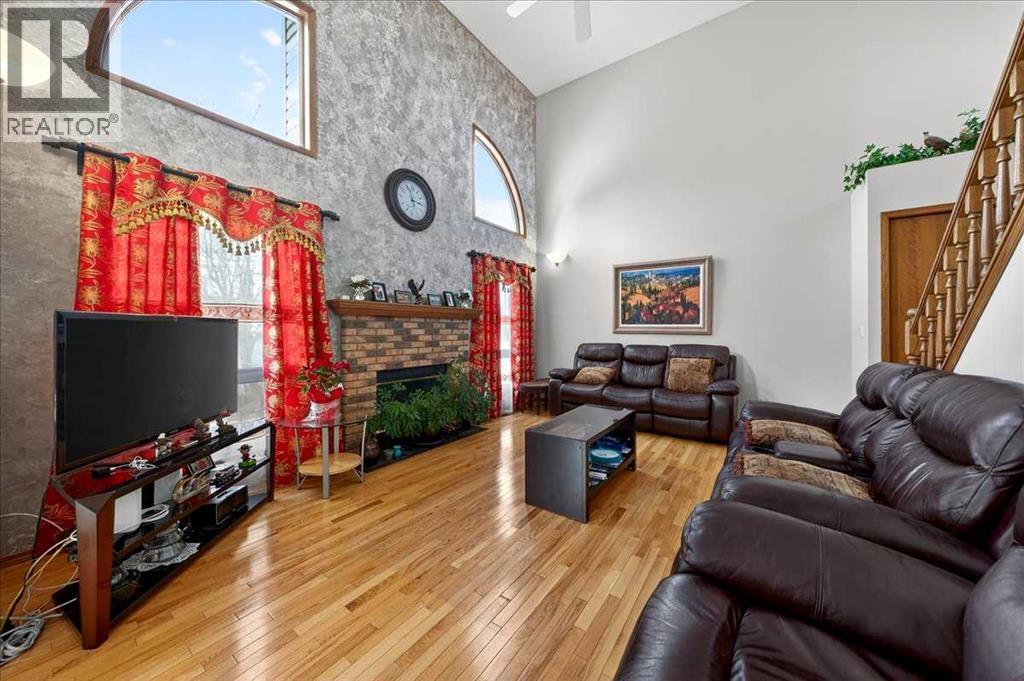 Single Family House for Sale in  Shawinigan Way SW Shawnessy Calgary 