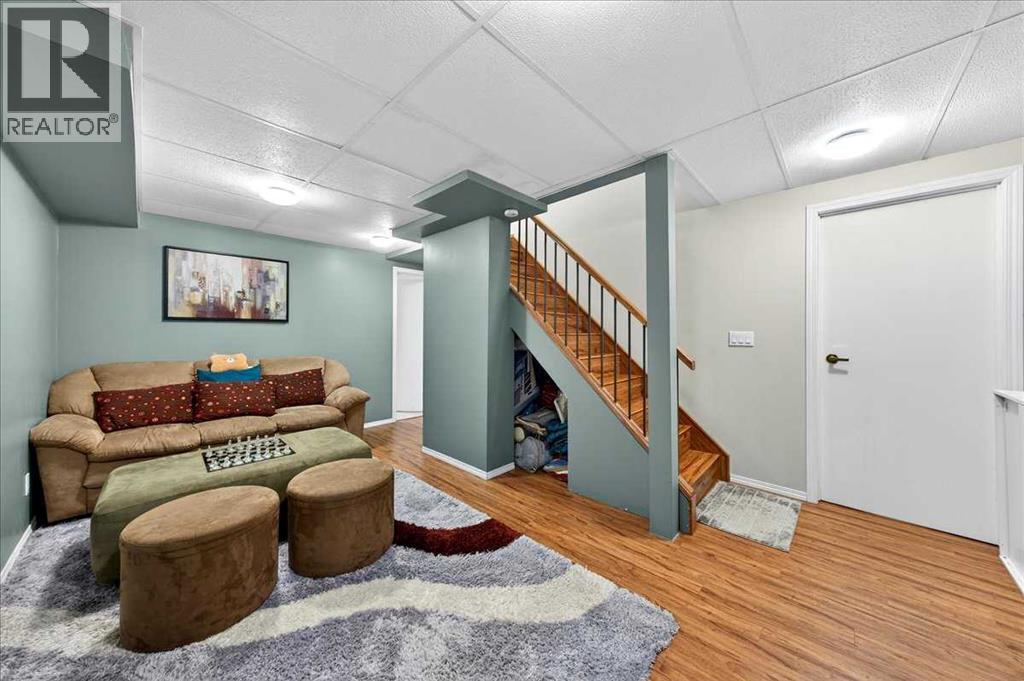 Single Family House for Sale in  Shawinigan Way SW Shawnessy Calgary 