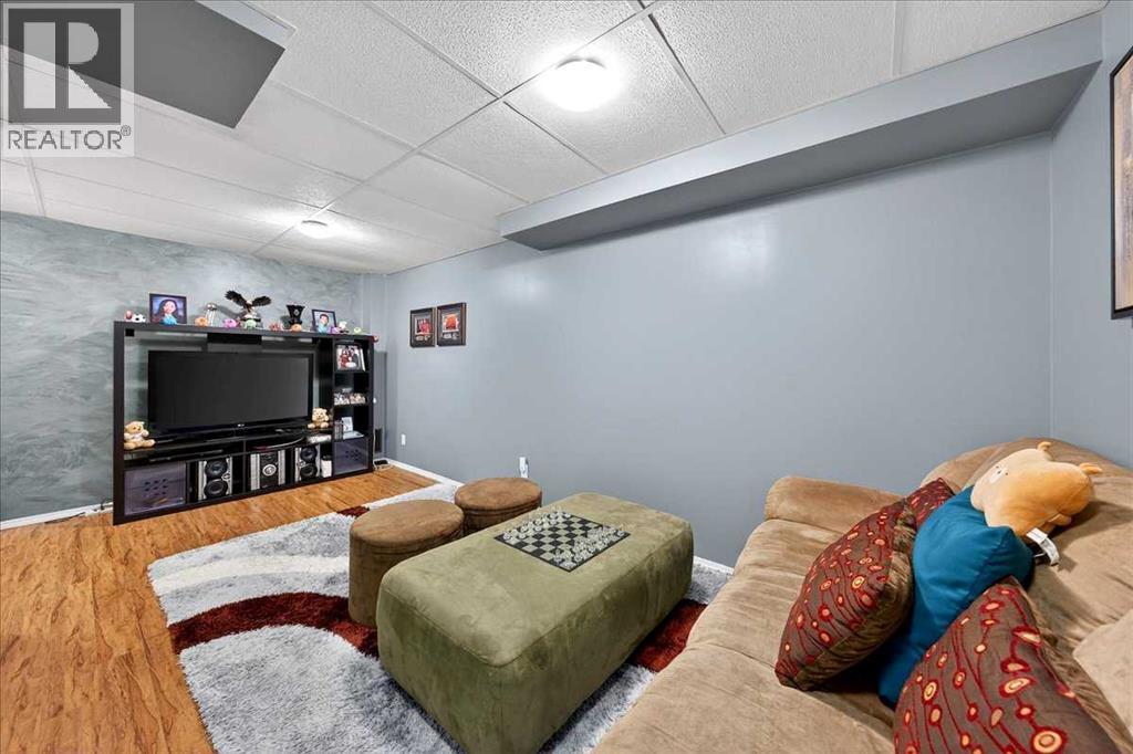 Single Family House for Sale in  Shawinigan Way SW Shawnessy Calgary 